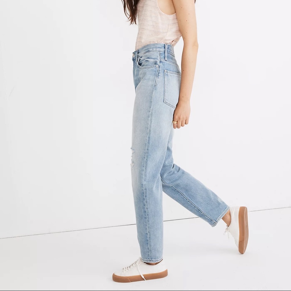 Madewell Ripped Momjean in Gilford Wash